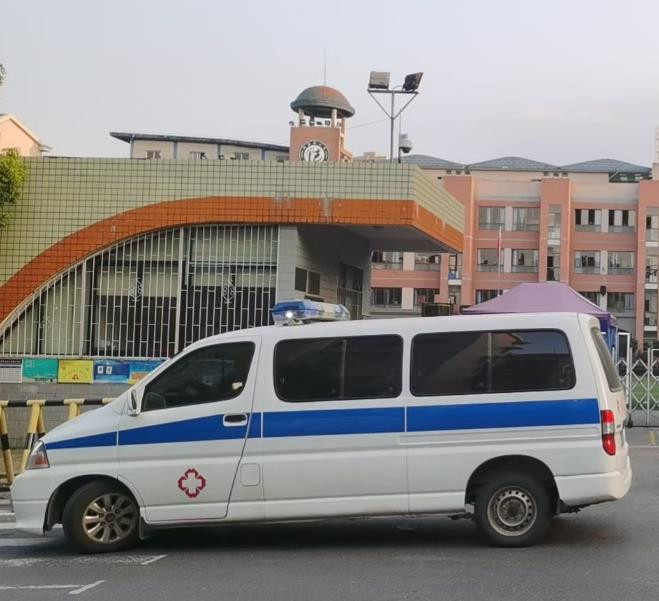 田林救护车出租护送骨折病人一公里多少钱